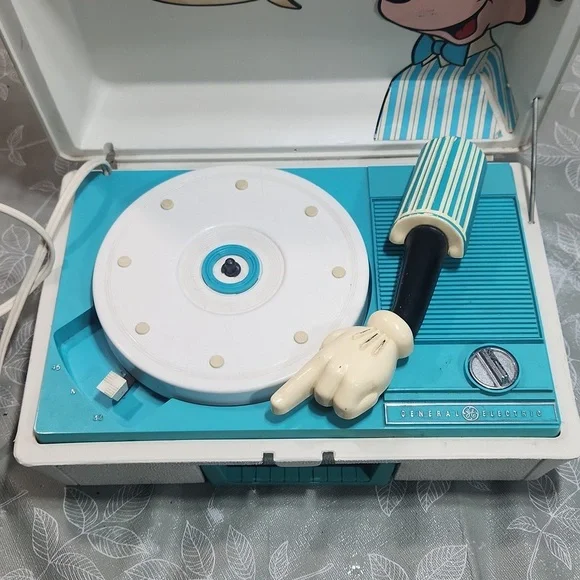 Mickey Mouse Record Player - Picture 3 of 8
